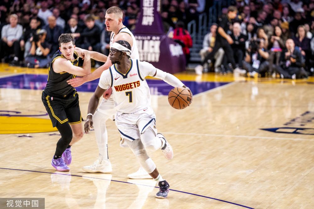 一个更加精 一个更加精